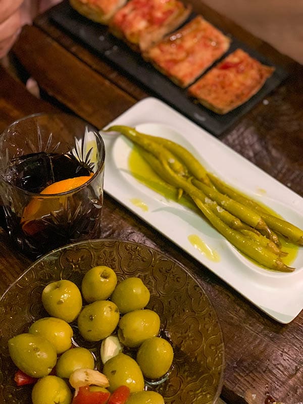 Taberna Le Bouchon, raíces y culturas en el Barrio Gótico de Barcelona 5 taberna lebouchon 3A